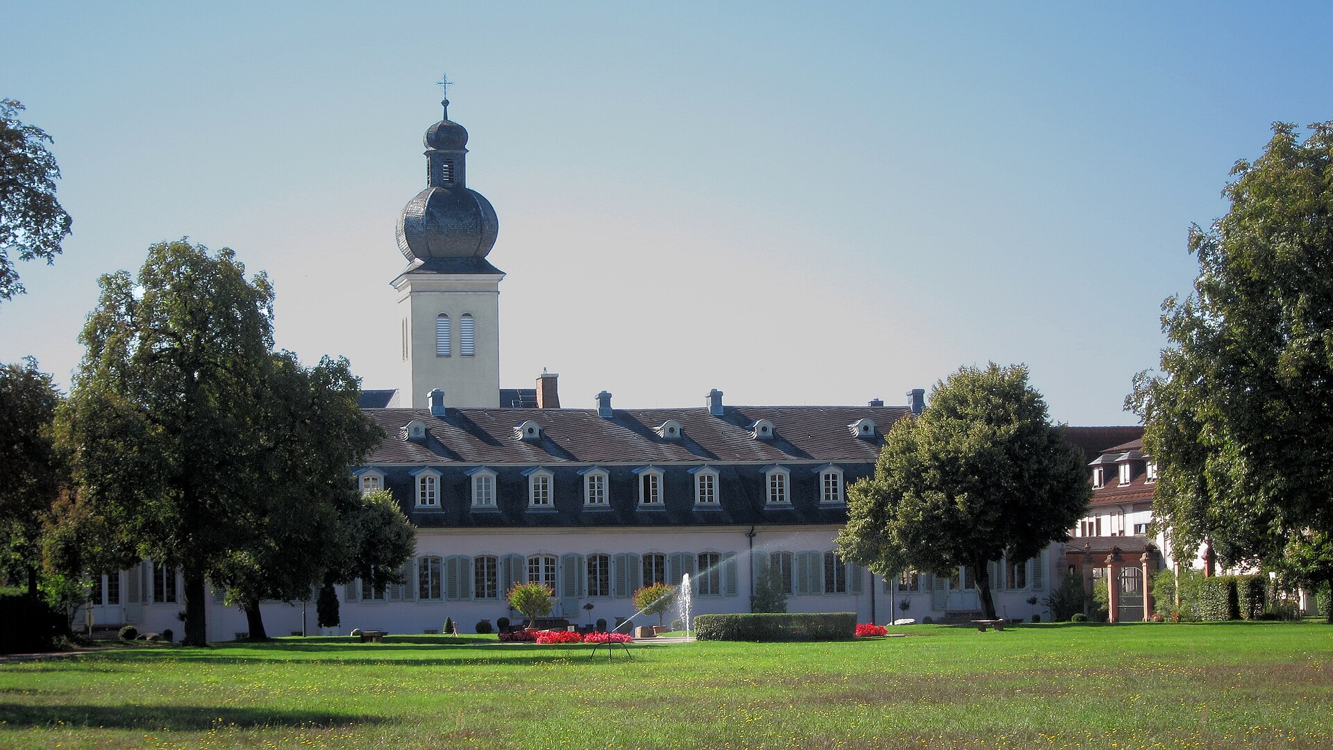 Schloss Braunshardt mit Schlosspark in Weiterstadt – Wahrzeichen im Servicegebiet von Filler Immobilien